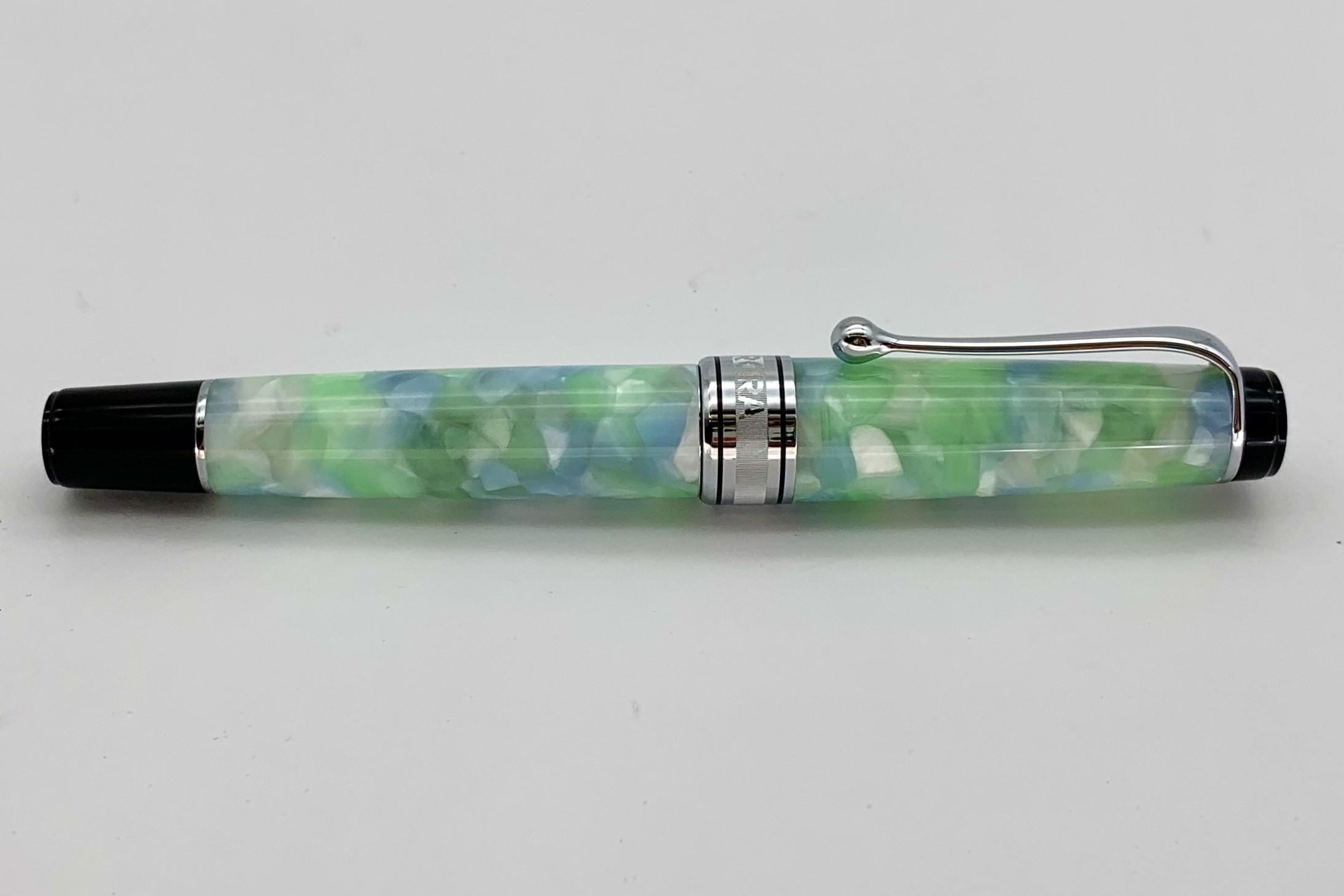 AuroraLimitedEditionOptimaCaleidoscopioLuceVerdeFountainPen_H